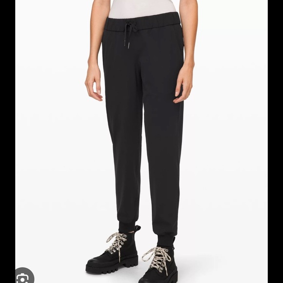 Lululemon On the Fly Jogger, size 4 - Picture 1 of 5